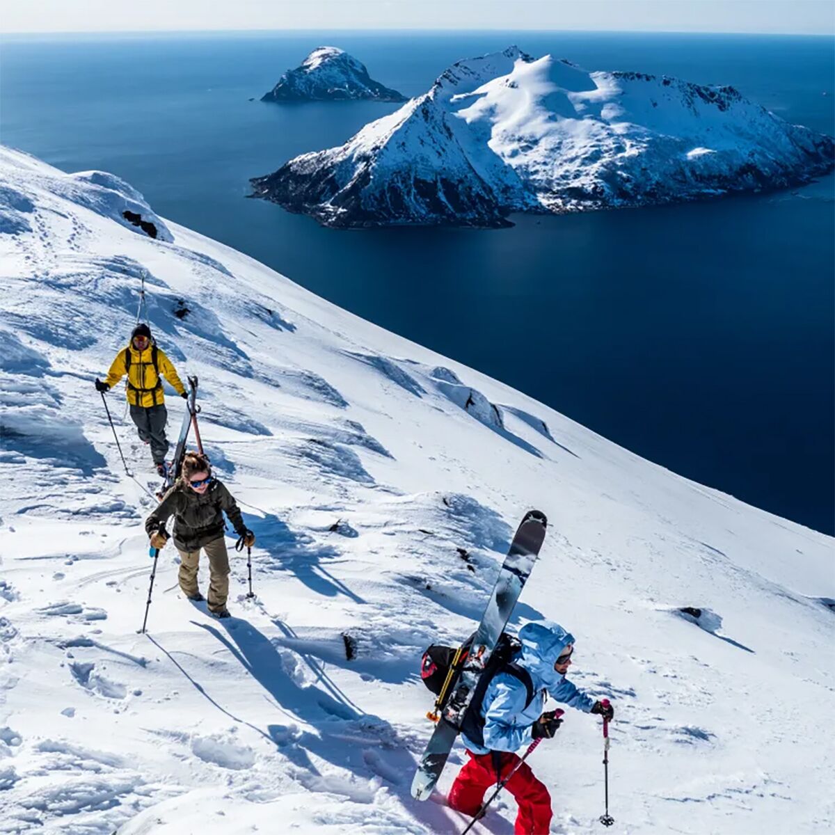 Norrona Lofoten Gore-Tex Pro Jacket - Men's - spry  Running, Hiking,  Skiing, Snowshoeing - Crowsnest Pass, Alberta